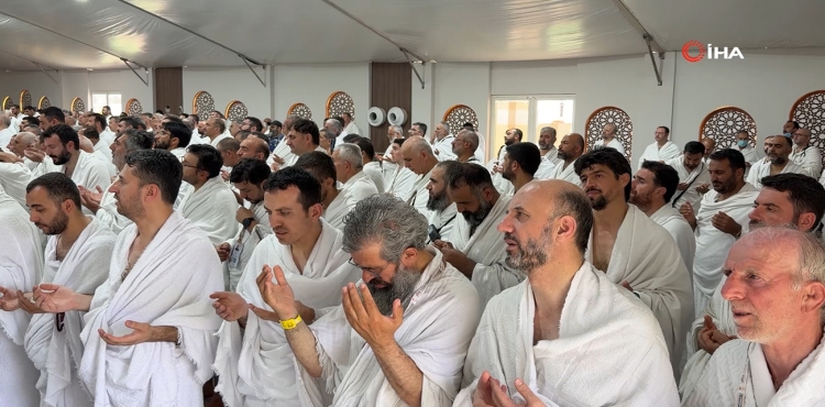 Arafat'ta 2 Milyon Müslüman Hacı Oldu?v=1