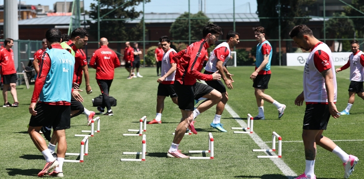 A Milli Futbol Takımı, Kuzey Makedonya Hazırlıklarını Sürdürüyor?v=1