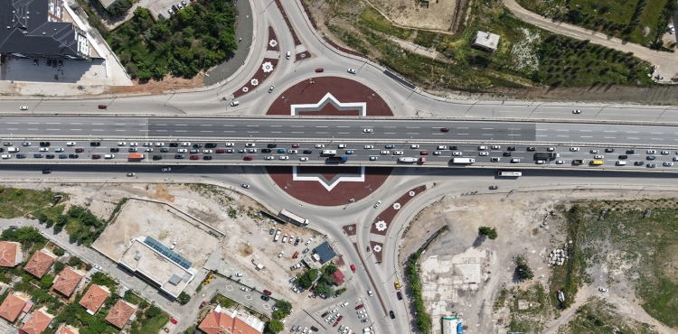 Tatil Bitti, Yoğunluk Bitmedi: 43 İlin Geçiş Noktasında Dönüş Trafiği Yaşandı?v=1
