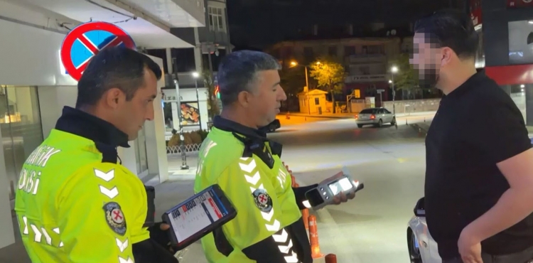 Alkolmetreye Üflemedi, 352 Bin Lira Ceza Kesilip 5 Yıl Ehliyetine El Konuldu