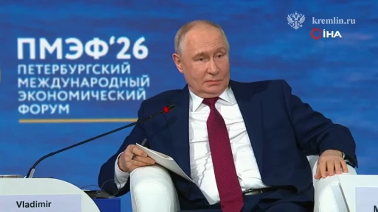 Putin Şu an Zelenskiy ile görüşmeyi anlamlı bulmuyorum?v=1