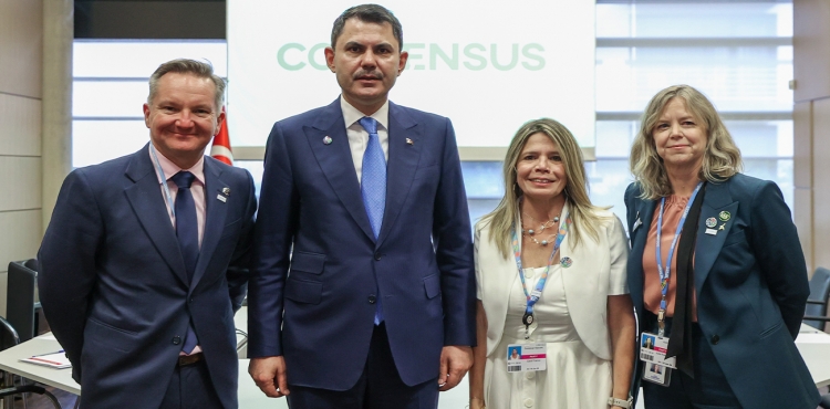 Bakan Kurum, Almanya’da Avustralyalı Mevkidaşı Bowen ve BM Temsilcileri ile Görüştü?v=1