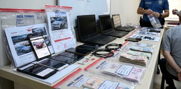 İnternetten Sahte Araç İlanıyla 69 Kişiyi Dolandırdılar?v=1