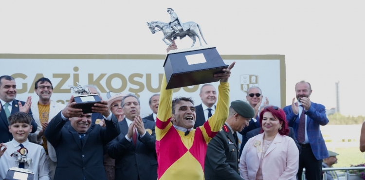 100. Gazi Koşusu’nda Ödüller Sahiplerini Buldu?v=1