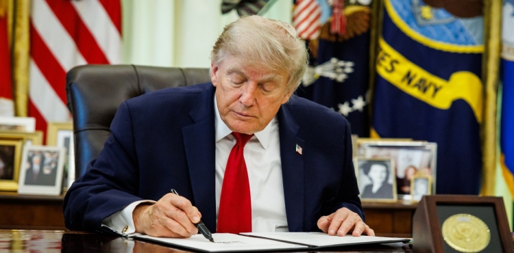 ABD Yüksek Mahkemesi, Trump'ın doğumla vatandaşlığı sınırlayan kararnamesini iptal etti?v=1