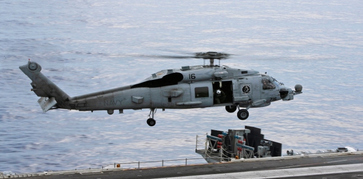 ABD Ordusuna Ait Helikopter Umman Denizi'ne Acil İniş Yaptı 1 Kişi Kayıp?v=1