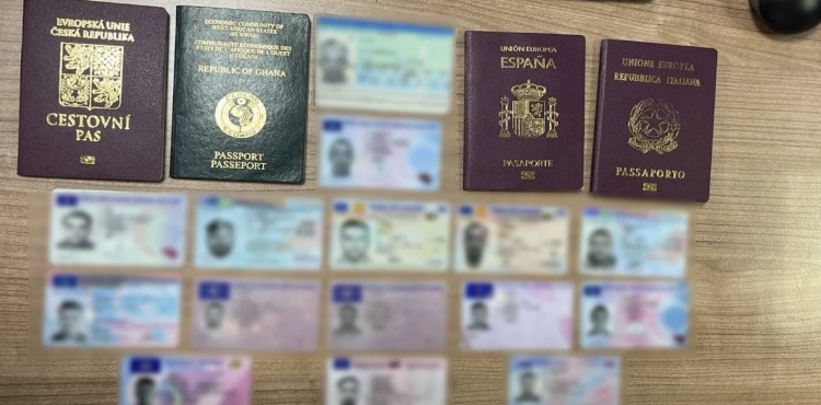 Yurt Dışına Gönderilecek Kargodan Sahte Pasaport ve Kimlik Çıktı?v=1