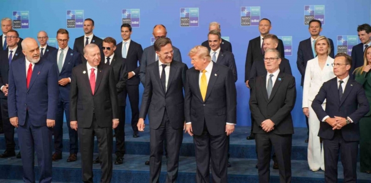 NATO Zirvesi Türkiye’de: Liderler Aile Fotoğrafında Buluştu?v=1