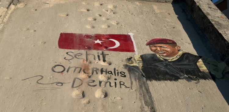 Filistinli Sanatçılar, Şehit Ömer Halisdemir’i Duvara Çizdikleri Resimle Andı