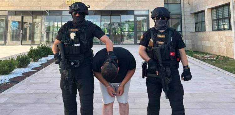 FETÖ’cü Teröriste Yardım Eden O Şahıs Tutuklandı?v=1