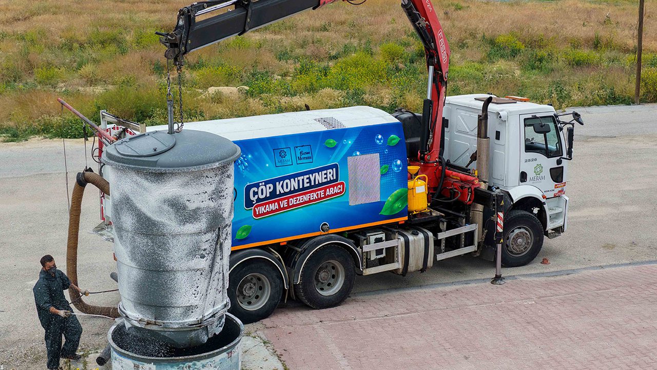 Konya'da Yaz Temizliği Başladı Konteynerler Tek Tek Dezenfekte Ediliyor
