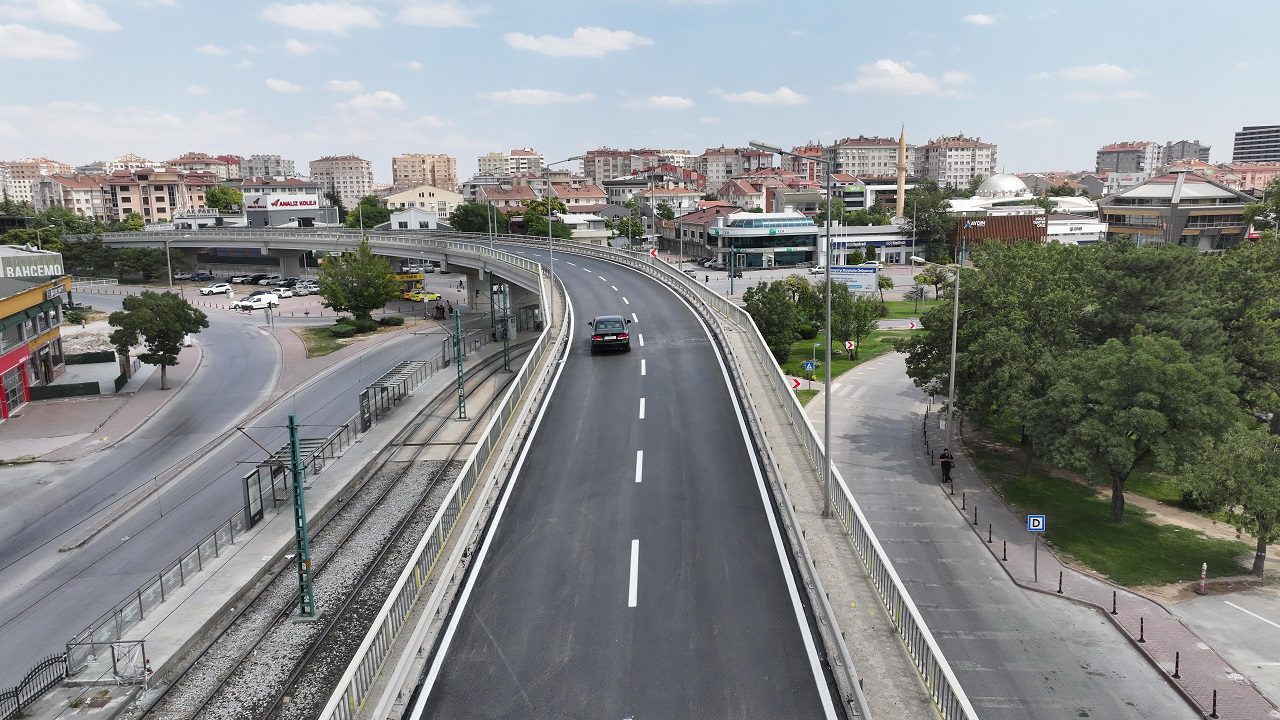 Konya'nın En Yoğun Üst Geçitlerinden Biri Yenilendi