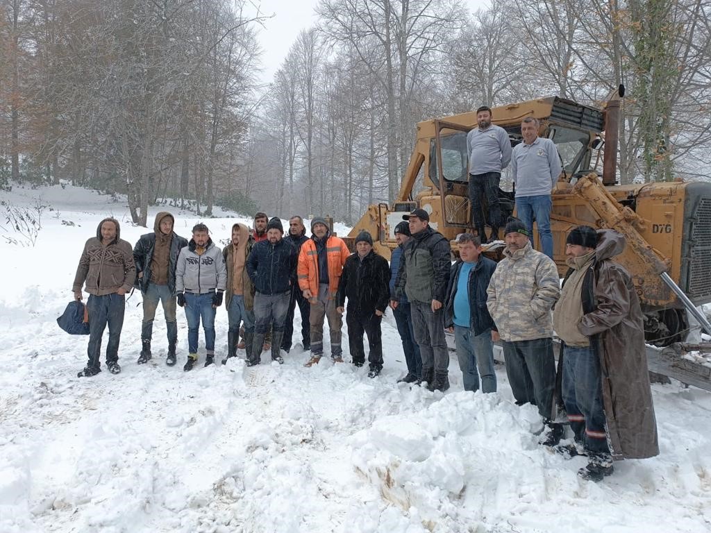 Karda mahsur kalan 6 orman işçisi kurtarıldı
?v=1