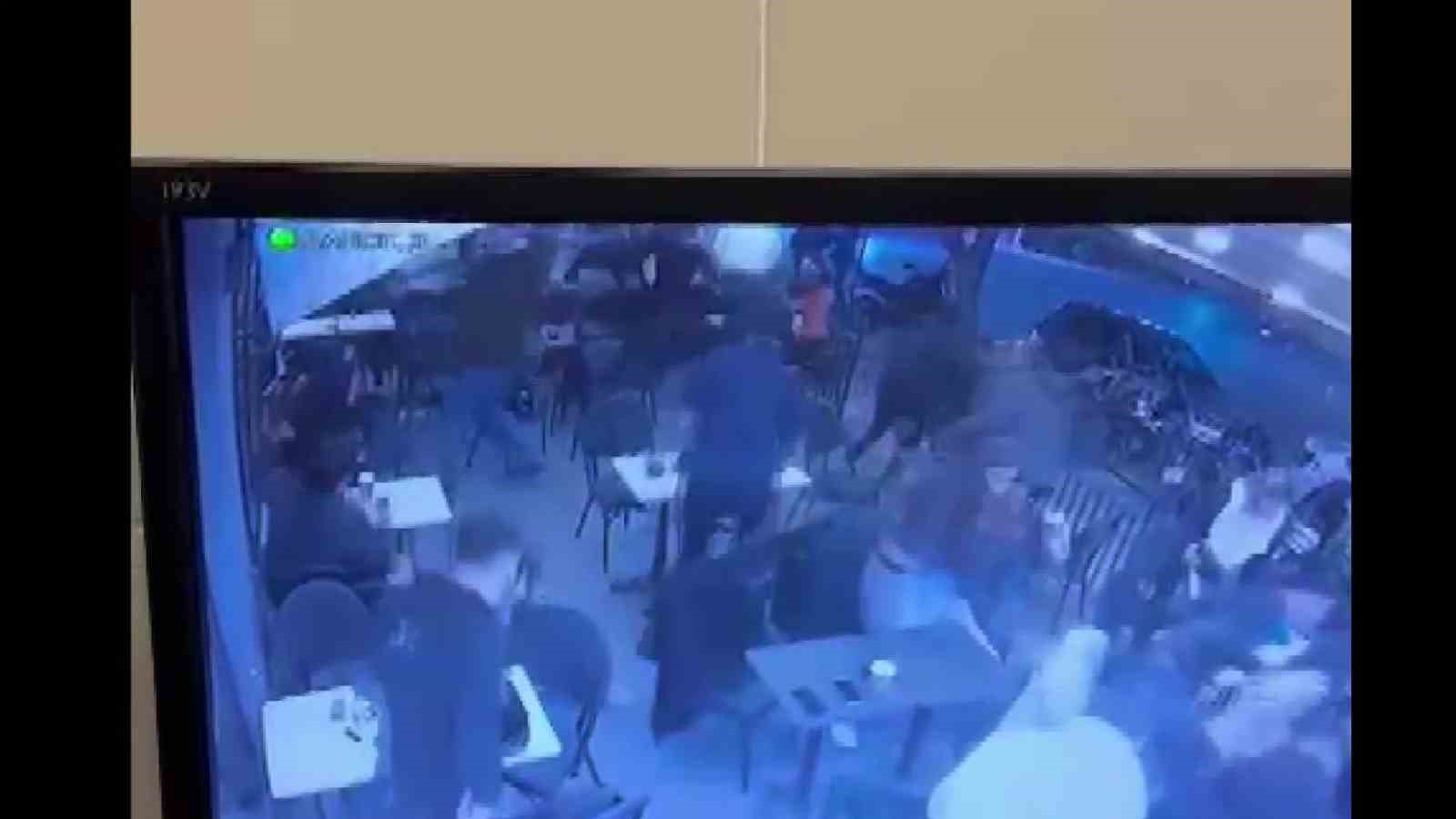 Adana’da Starbucks’a yapılan silahlı saldırının güvenlik kamera görüntüleri ortaya çıktı
