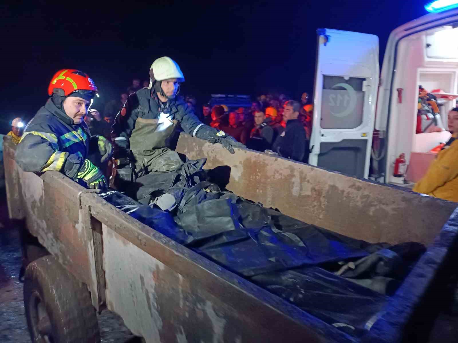 Bin 100 metredeki göçükte hayatını kaybeden 2 madencinin cenazelerine ulaşıldı
