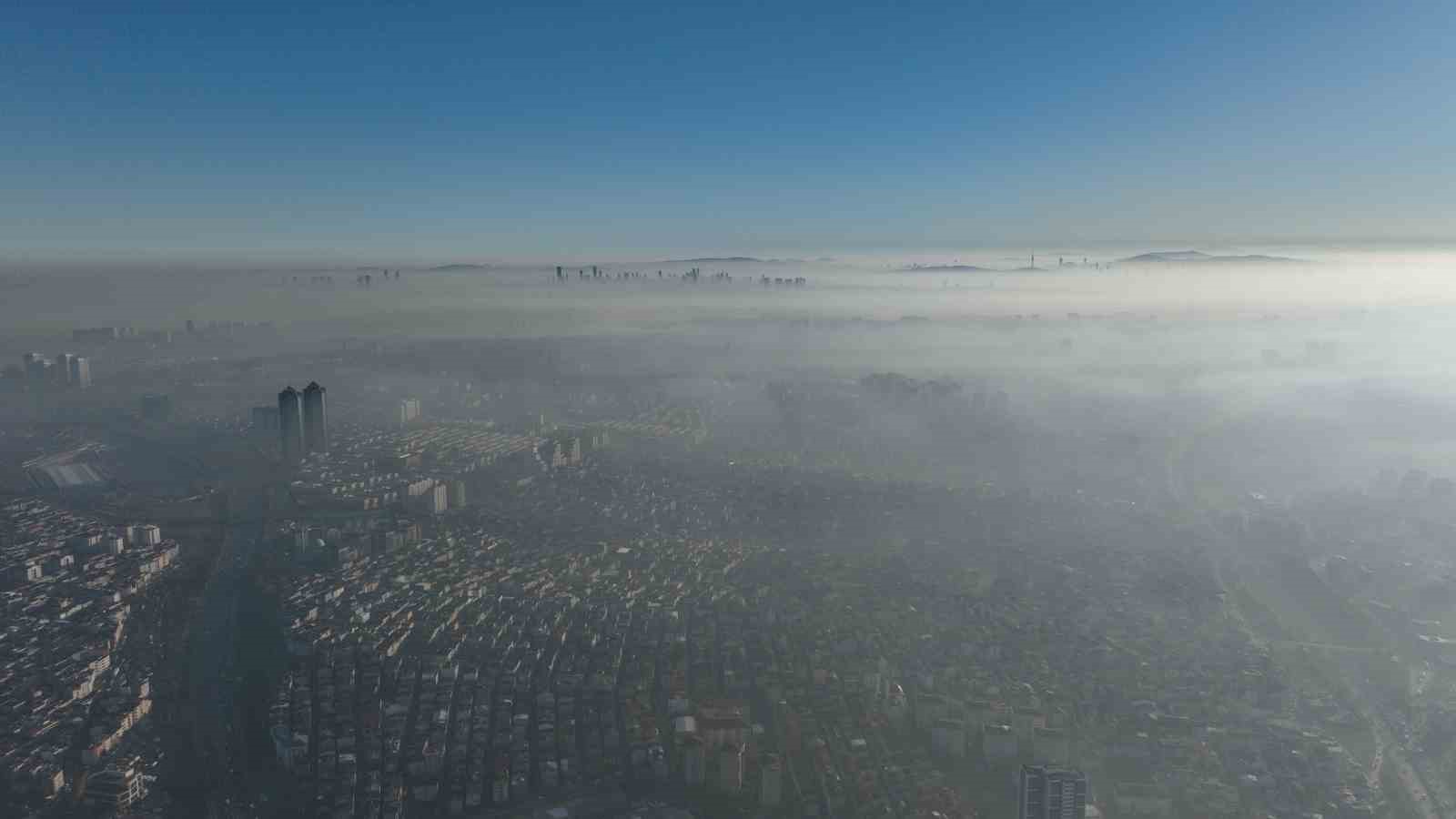 İstanbul’da sis etkili oldu: Kartpostallık manzara havadan görüntülendi
