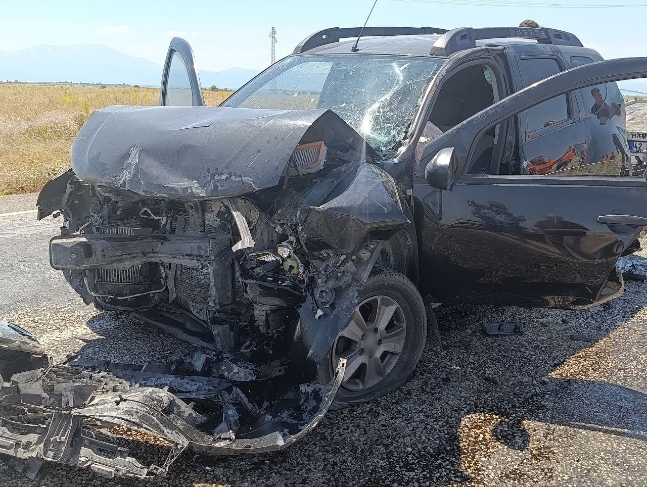 Konya'da 2 Araç Kafa Kafaya Çarpıştı 9 Yaralı