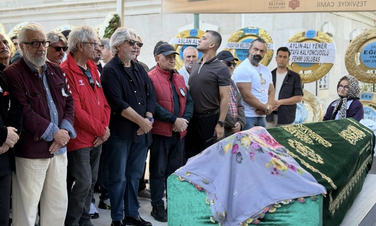 Usta Tiyatro Oyuncusu Necla Uygur Son Yolculuğuna Uğurlandı