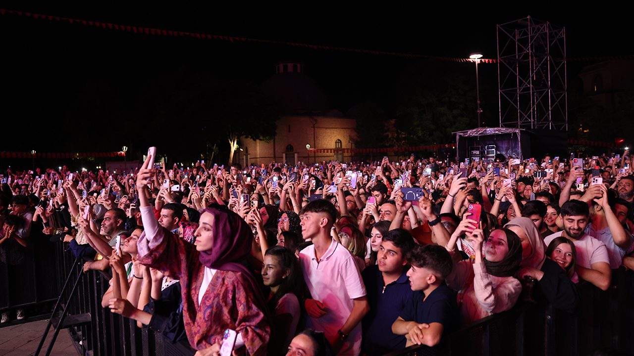 Konya Kültür Yolu Festivali'nde Ebru Yaşar Coşkusu