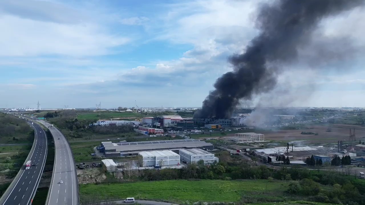 Tekirdağ’da fabrika yangını havadan görüntülendi
